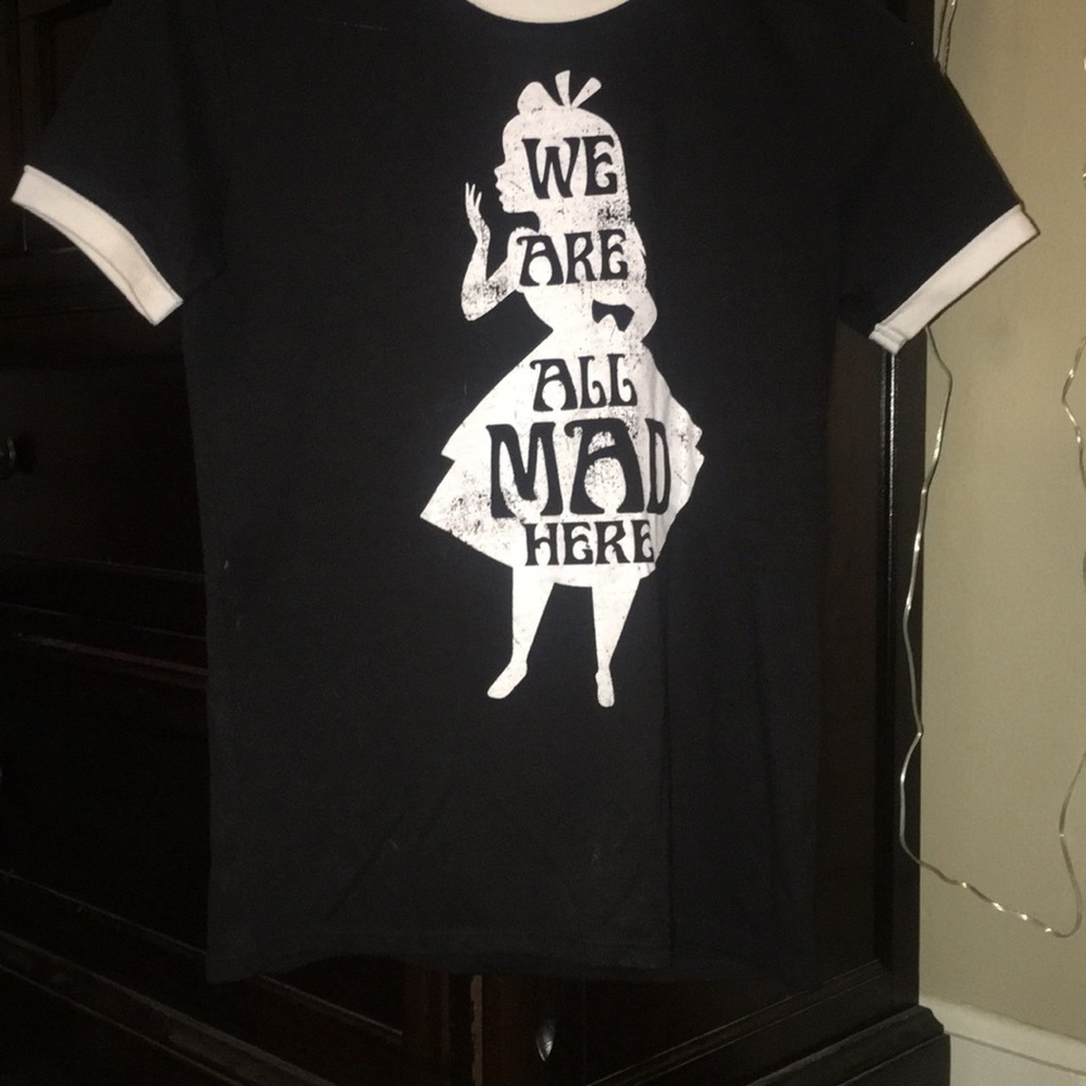 Adorable Alice In Wonderland t-shirt! SIZE XS.